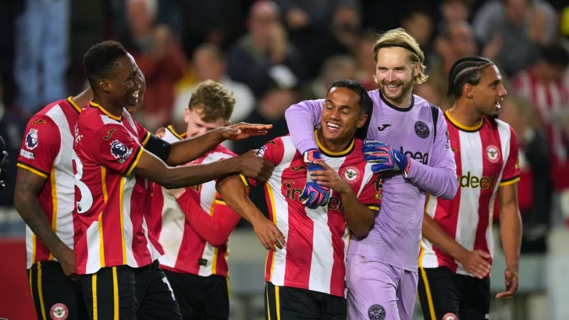 Brentford đánh bại Chelsea 3-0 trên sân Gtech Community Stadium
