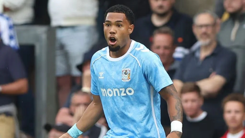 Milan van Ewijk trở lại giúp hàng thủ của Coventry thêm vững chắc