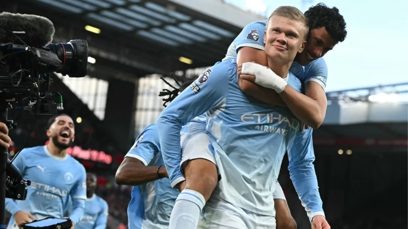Man City ăn mừng chiến thắng 3-0 trước Liverpool tại vòng 6