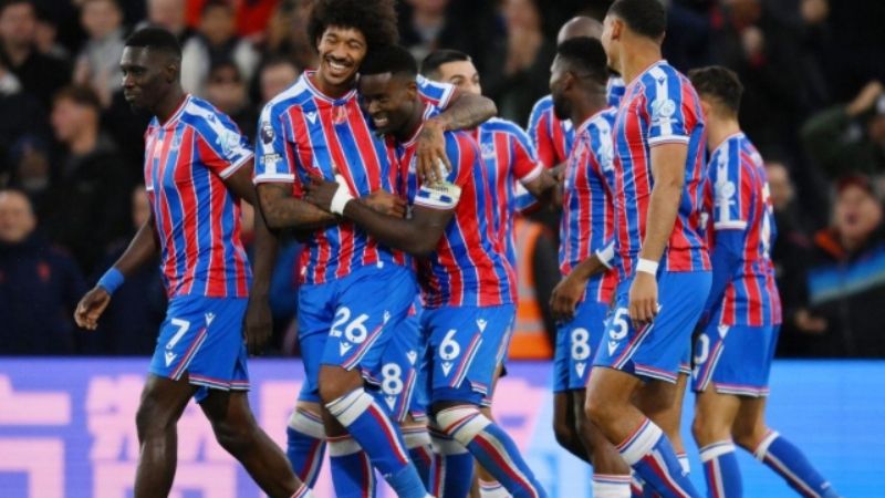 Đội tuyển Crystal Palace trước trận đấu tại Amex Stadium