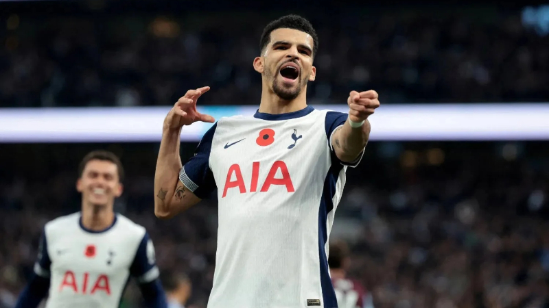 Solanke là mũi nhọn tấn công của Spurs