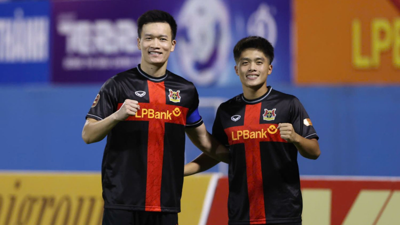 Ninh Bình duy trì thành tích bất bại và vươn lên dẫn đầu bảng vòng 4 V-league