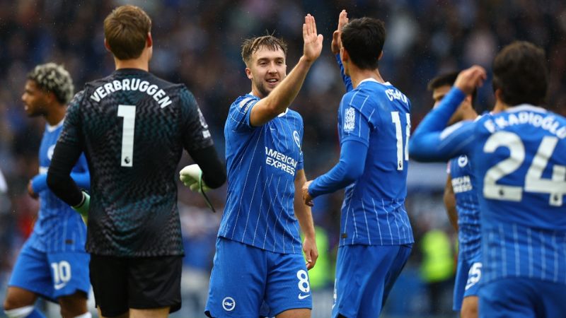 Brighton ăn mừng chiến thắng trước Crystal Palace