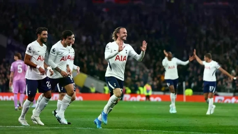 James Maddison ghi bàn trong chiến thắng 3-1 của Tottenham trước Coventry City