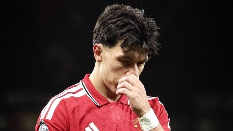 Lisandro Martinez gặp vấn đề thể lực trong trận Manchester United hòa Leeds United