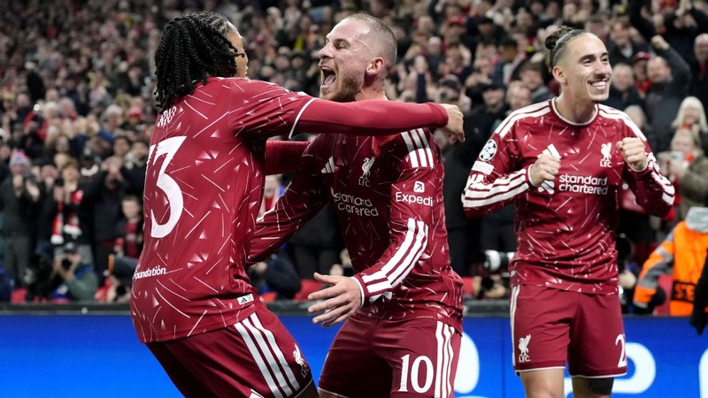 Màn lội ngược dòng nghẹt thở của The Kop trên Anfield