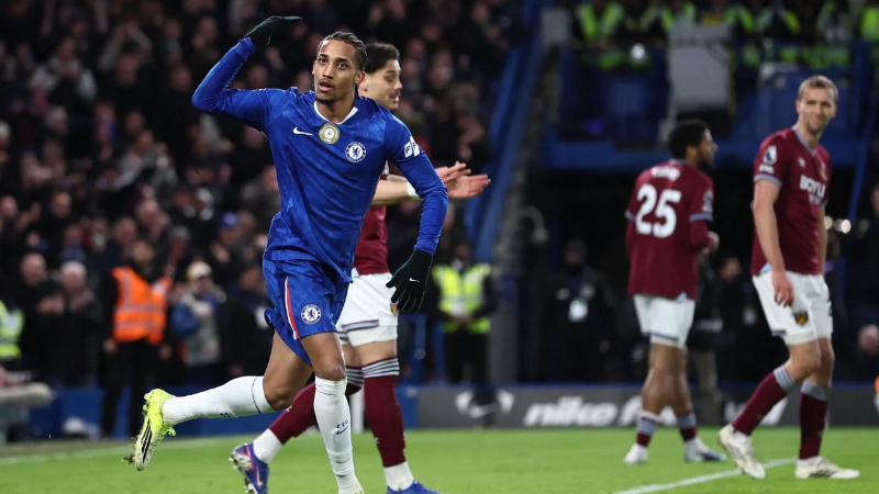 Chelsea có lợi thế sân nhà và đang hơn Tottenham 7 điểm trên bảng xếp hạng