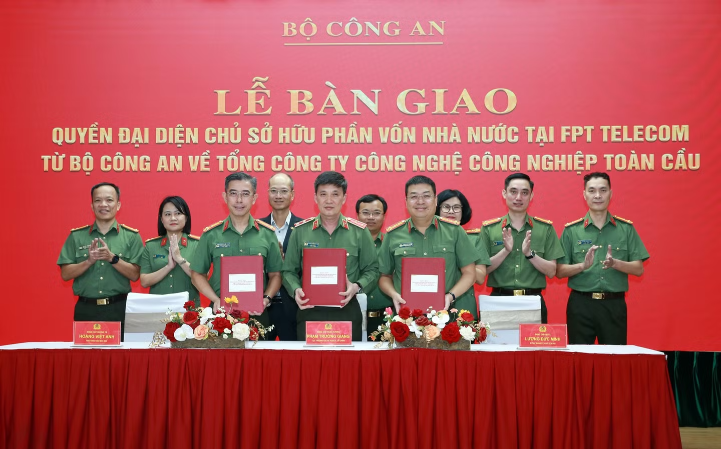 Bộ C&ocirc;ng an b&agrave;n giao quyền đại diện vốn nh&agrave; nước tại FPT Telecom cho GTINX
