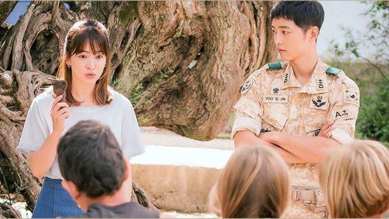 Song Hye Kyo trong vai Kang Mo Yeon phim Hậu Duệ Mặt Trời