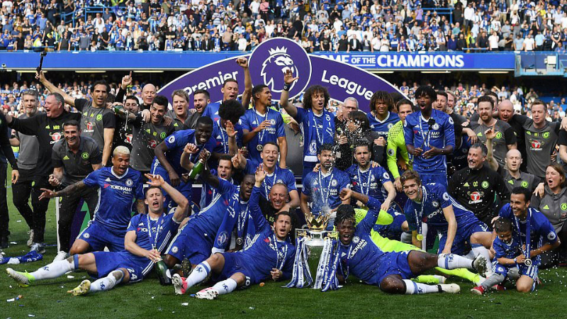 Chelsea ăn mừng chức vô địch Ngoại hạng Anh mùa 2016/17