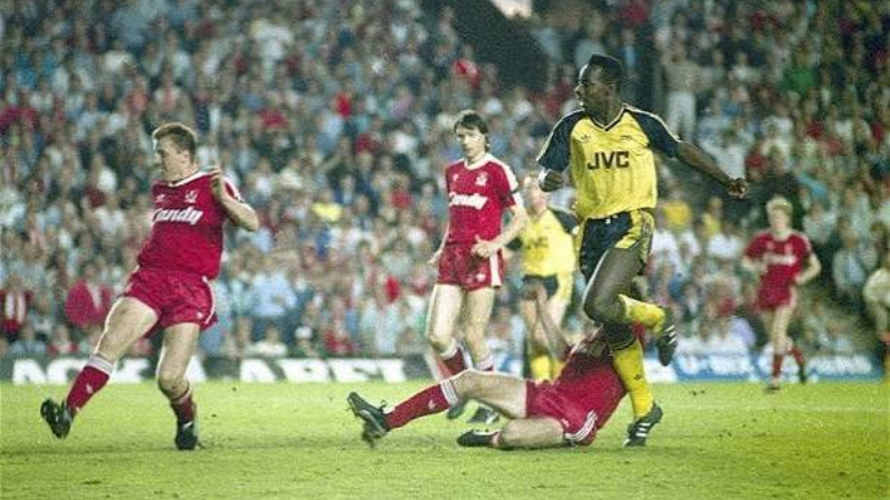 Michael Thomas ghi bàn thắng lịch sử, đưa Arsenal lên ngôi vô địch nước Anh mùa giải 1988/89