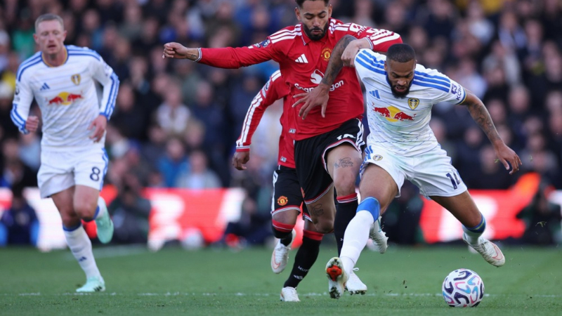 Leeds cầm hòa Manchester United 1-1 tại Elland Road