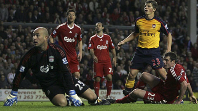 Andrey Arshavin ghi dấu ấn với cú poker lịch sử trong màn rượt đuổi tỷ số kinh điển tại Anfield