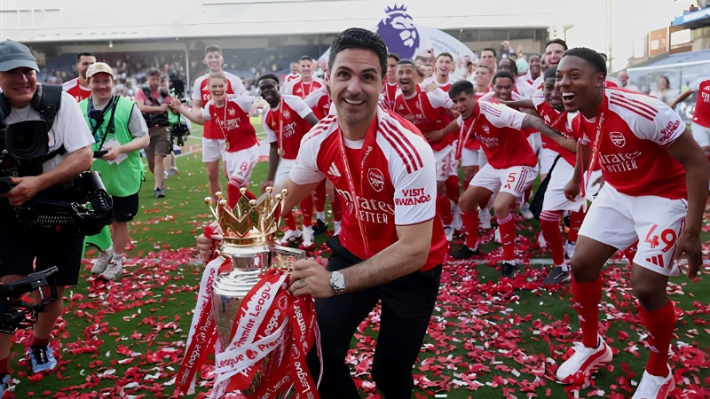 Mikel Arteta cùng Arsenal khép lại hành trình 22 năm chờ đợi bằng chức vô địch Premier League 2025/26