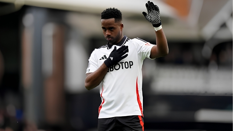 Ryan Sessegnon vắng mặt trong đội hình Fulham do án treo giò
