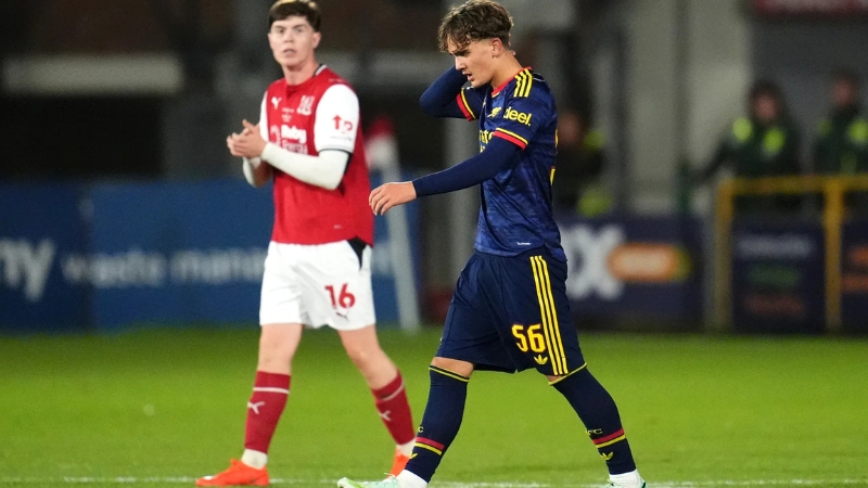 Arsenal bị Fleetwood Town loại khỏi Carabao Cup sau loạt sút luân lưu