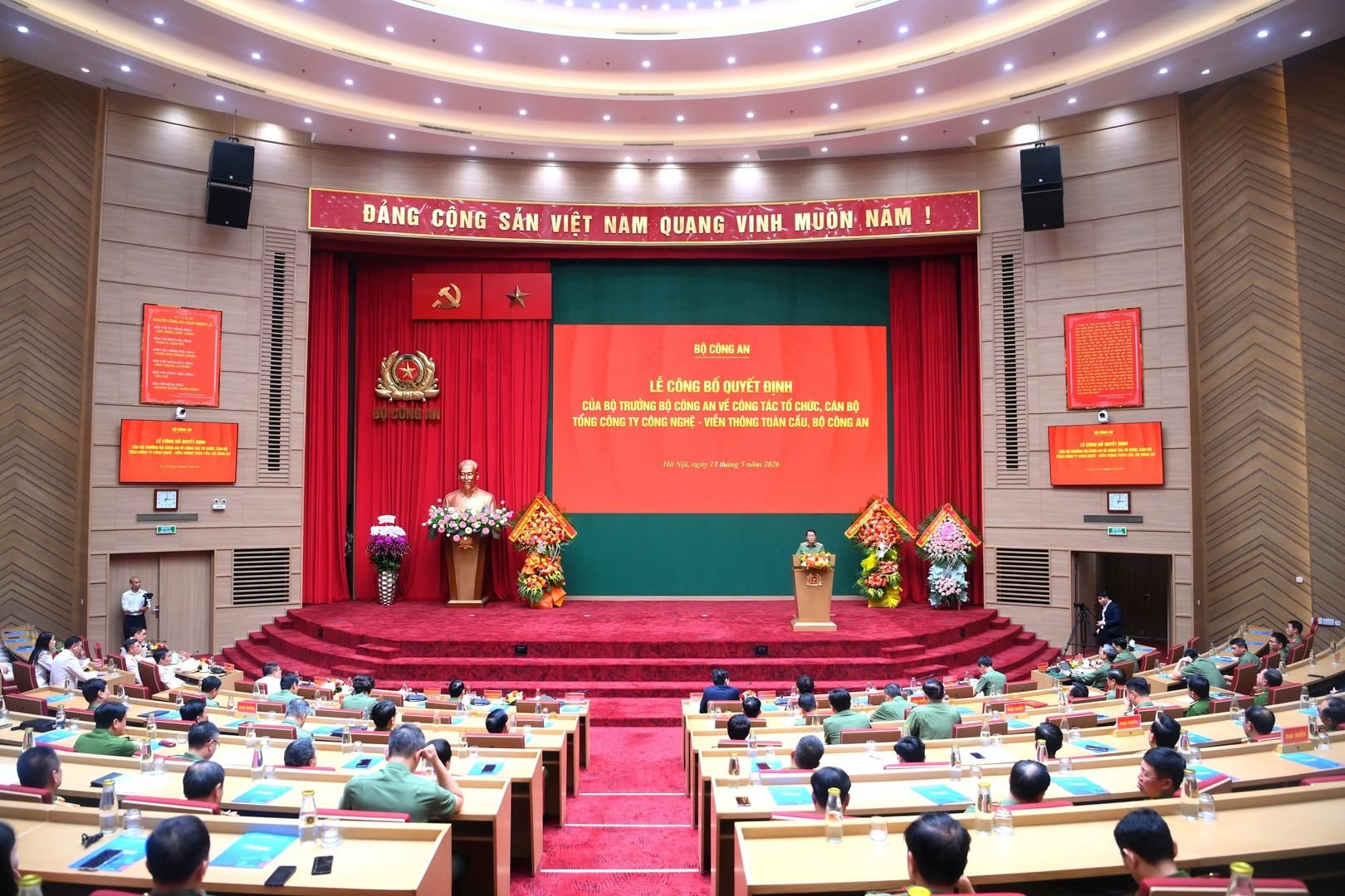 Toàn cảnh Lễ công bố.