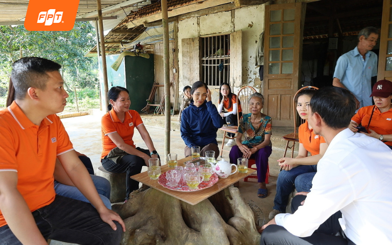 fpt hỗ trợ sửa mạng sau lũ ở Bình Định