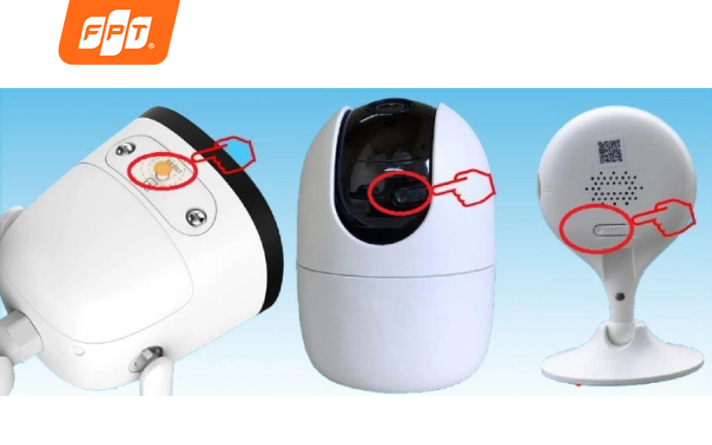 khởi động lại camera bằng nút reset