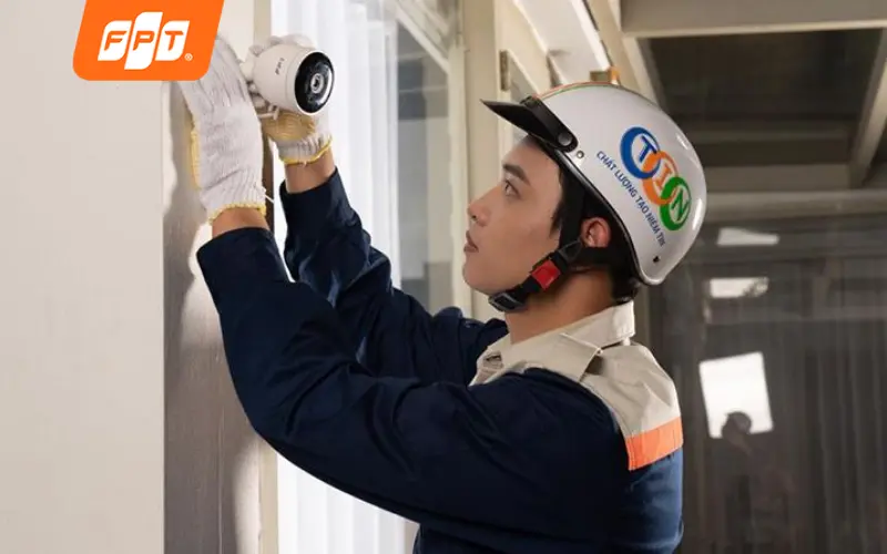 Đội ngũ FPT Telecom lắp đặt internet nhanh chóng