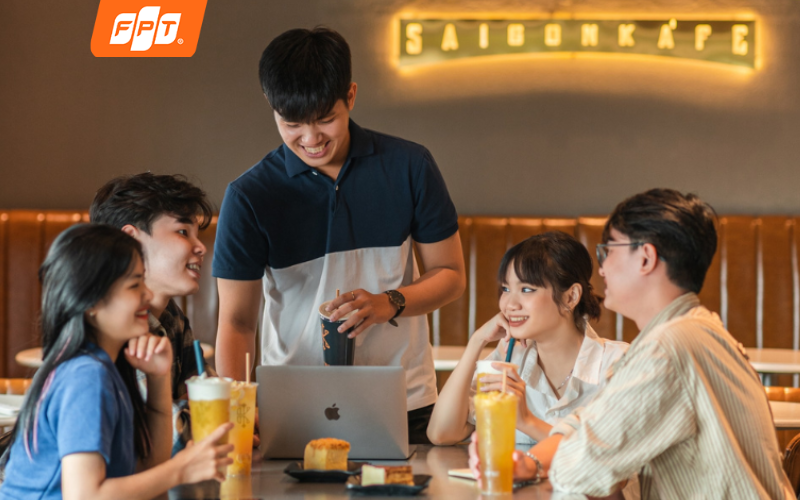 Khách hàng sử dụng wifi Katinat học tập, làm việc