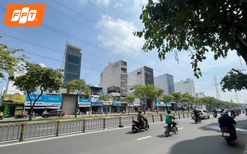 Chuỗi cửa hàng và nhà mặt tiền kinh doanh sầm uất trên trục đường lớn tại phường Phú Lâm