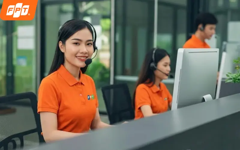 Đội ngũ tư vấn và kỹ thuật viên FPT hỗ trợ lắp mạng tại phường Chánh Hưng