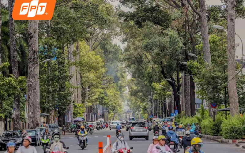 Phường Chợ Quán mật độ dân cư cao, nhiều nhà phố kết hợp kinh doanh