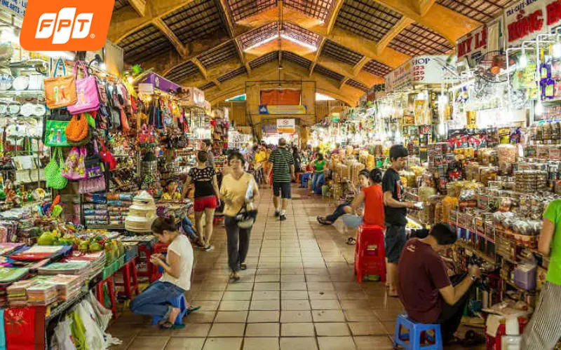 Tiểu thương khu chợ Phú Thọ Hòa sử dụng wifi FPT để bán hàng online