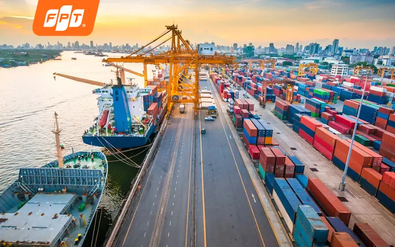 Khu vực cảng Cát Lái và kho bãi logistics trên đường Nguyễn Thị Định, phường Cát Lái