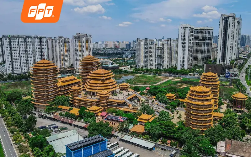 Khu dân cư đông đúc với trường học và chợ dân sinh tại phường Phước Long