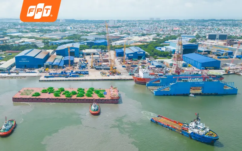 Cảng dịch vụ dầu khí và khu công nghiệp Đông Xuyên trên đường 30/4, phường Rạch Dừa