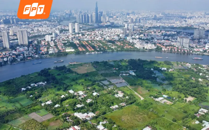Vườn cây ăn trái ven sông Đồng Nai tại khu vực Thường Tân với nhà dân xen kẽ