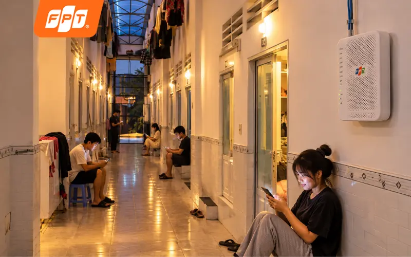 Modem Wifi 6 FPT lắp tại dãy trọ công nhân xã Bàu Bàng phục vụ nhu cầu mạng buổi tối.